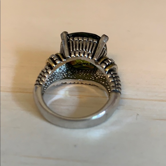 Ring - Picture 3 of 4